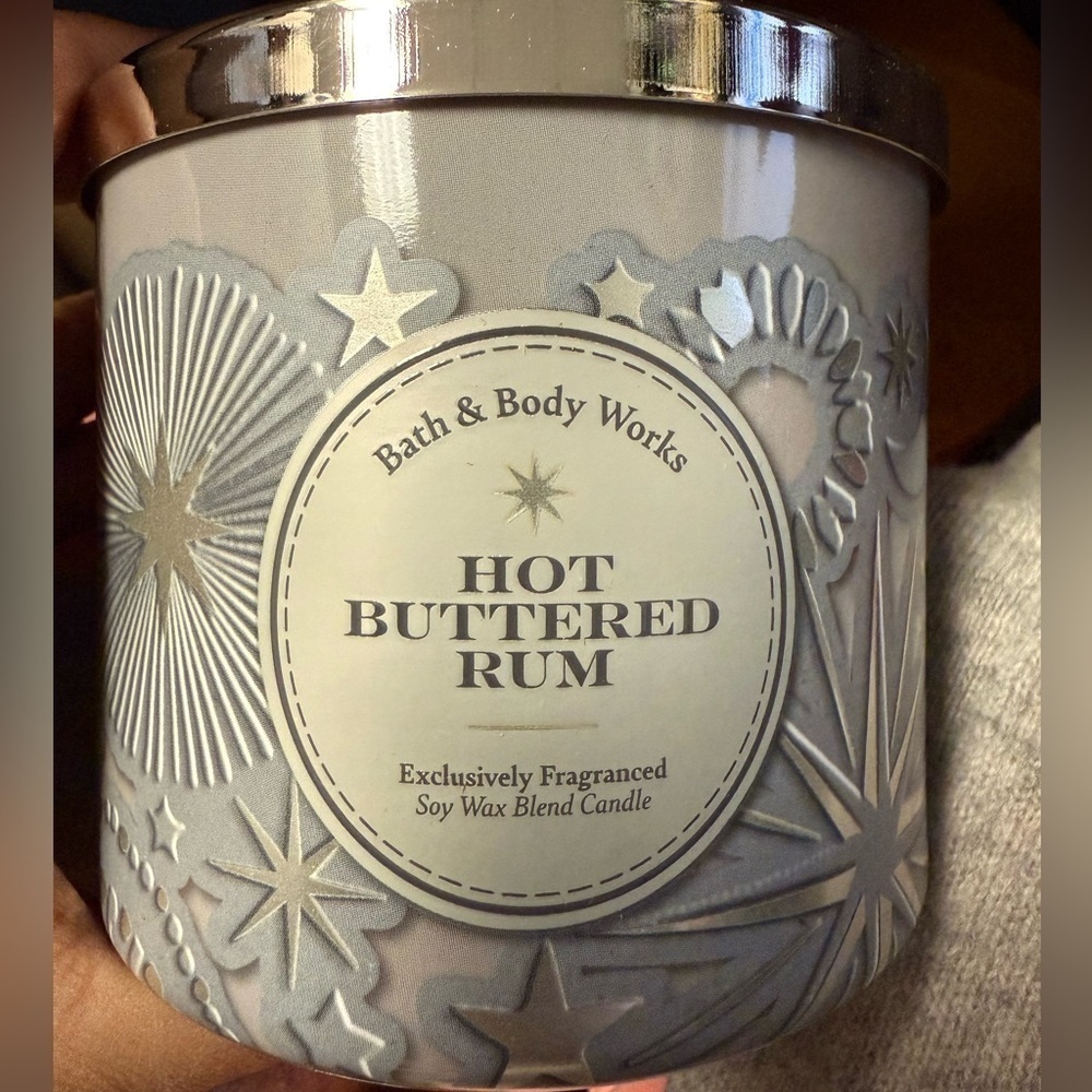 Bath and body works HOT BUTTERED RUM 3 Wick Candle holiday packaging